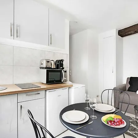 Апартаменты Amazing In The Heart Of The Marais Париж