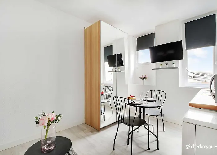 Amazing In The Heart Of The Marais *