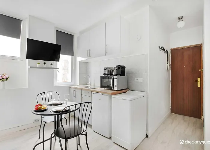 Amazing In The Heart Of The Marais Apartment